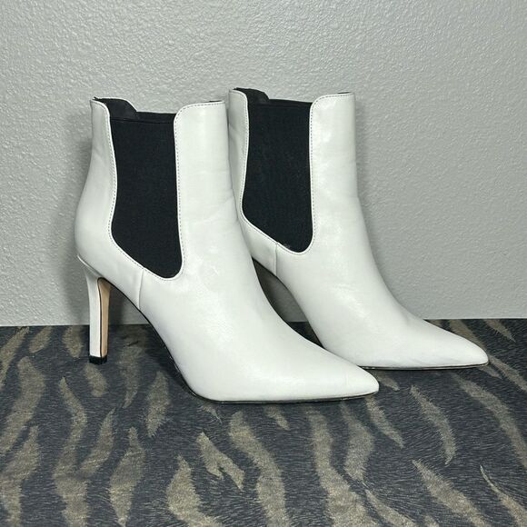 FOREVER 21 BOOTIES   - Picture 1 of 11